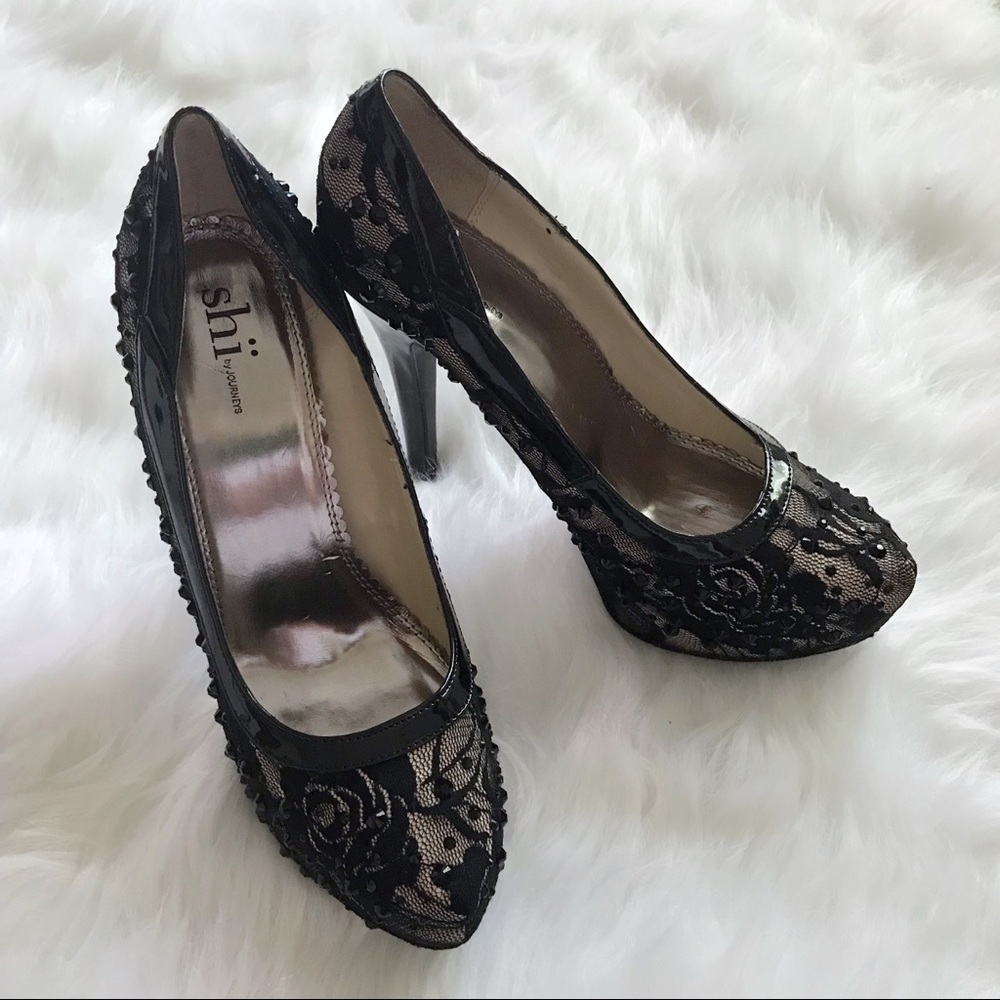 Shi by Journeys  Black lace/Nude heels size 10.